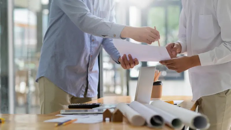 Reunión de consulta inicial con el cliente